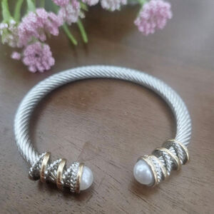 Classic Silver Tone/Pearl Cable Women's Bracelet